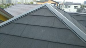 川崎市にて屋根修理〈コロニアルからエコグラーニへのカバー工法〉